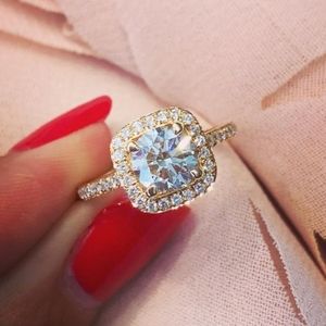 Meet your Posher, Emma